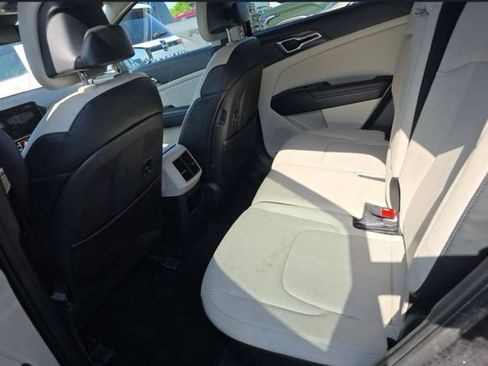 Certified 2026 Kia Sportage EX w/ EX Panorama Roof Package FWD image 9