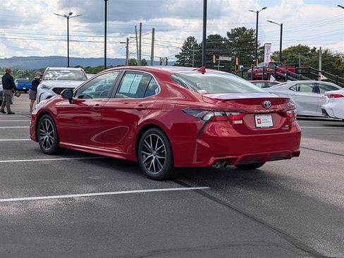 Certified 2022 Toyota Camry SE image 4