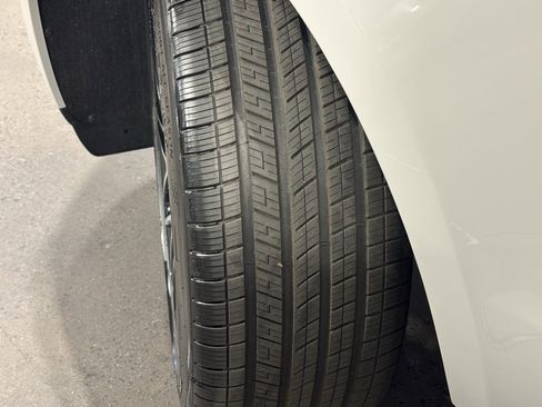 New 2026 Porsche Macan image 33