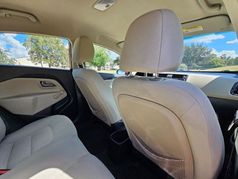 Used 2013 Kia Rio LX image 25