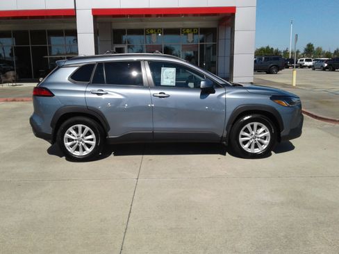 Used 2024 Toyota Corolla Cross LE image 8