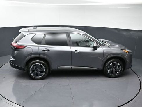 Used 2024 Nissan Rogue SV image 28