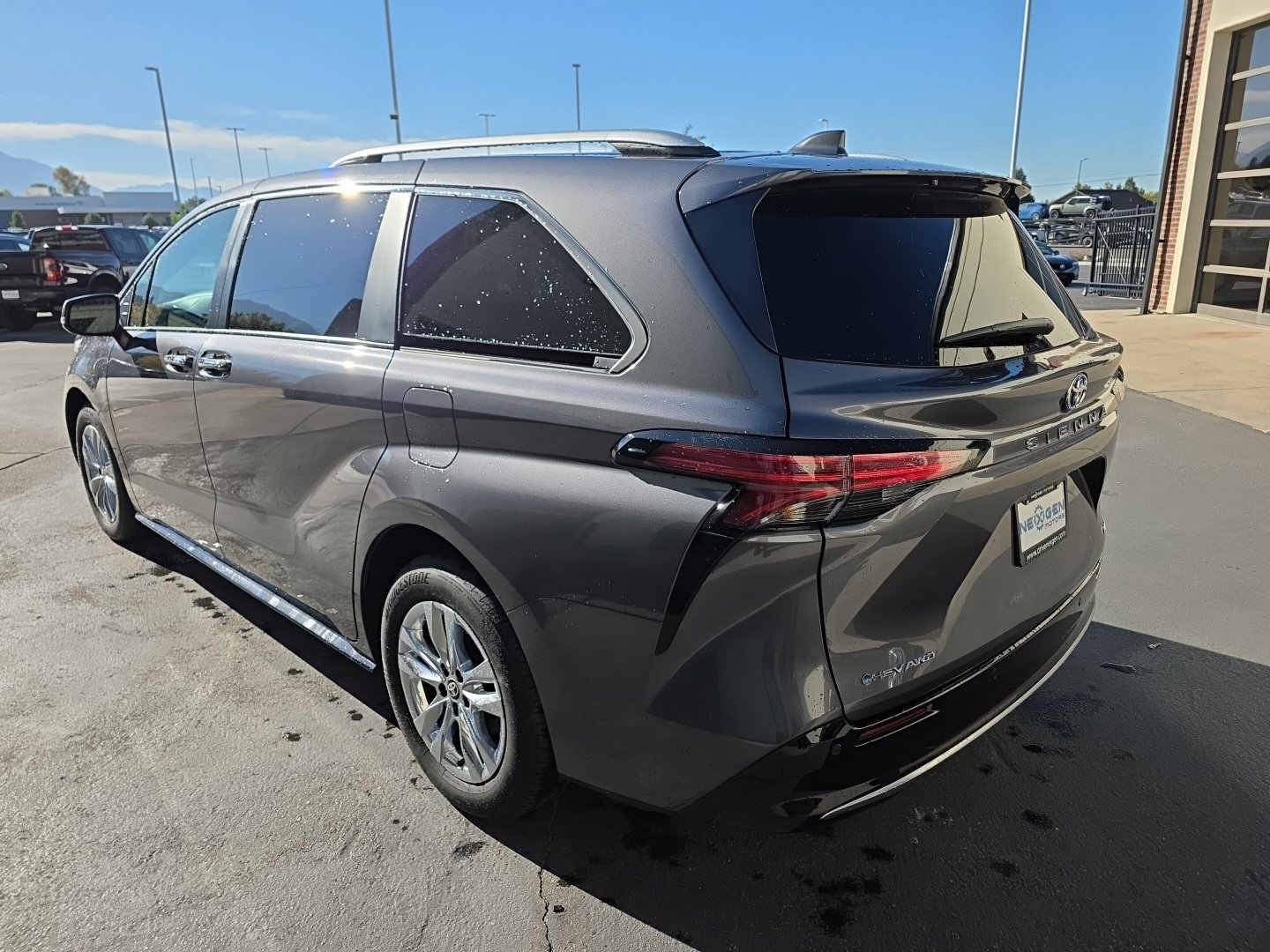 Used 2025 Toyota Sienna Limited AWD/4WD image 29