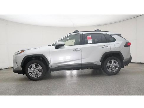 Used 2025 Toyota RAV4 XLE image 20
