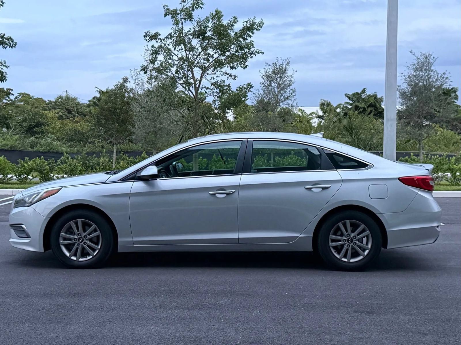 Used 2015 Hyundai Sonata SE FWD image 4
