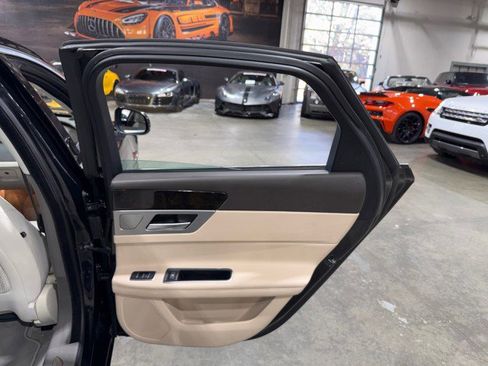 Used 2016 Jaguar XF Prestige image 45