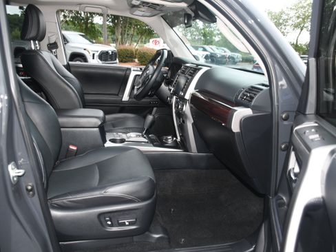 Used 2024 Toyota 4Runner Limited AWD/4WD image 22