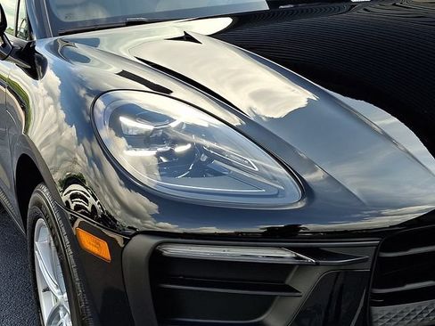 Certified 2026 Porsche Macan AWD/4WD image 11