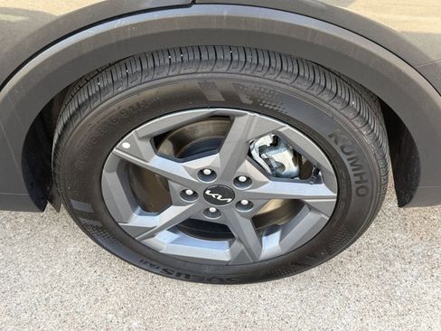 Used 2025 Kia K4 LXS image 31