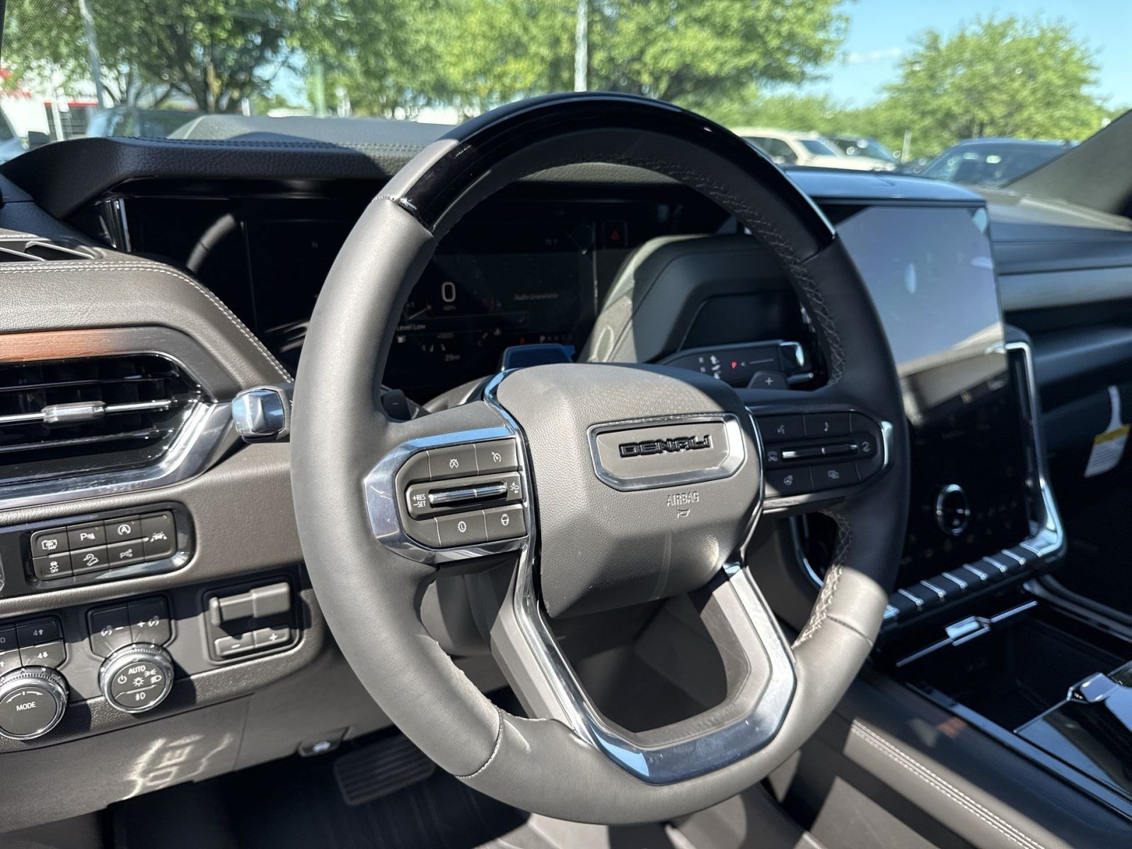 New 2026 GMC Yukon Denali w/ Advanced Technology Package AWD/4WD image 13
