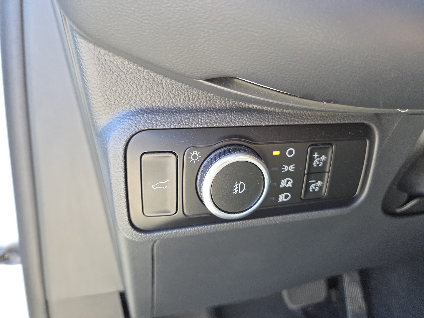 Used 2025 Ford Explorer ST w/ Sun And Sound Package RWD image 31