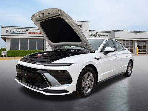 Used 2025 Hyundai Sonata SE image 16