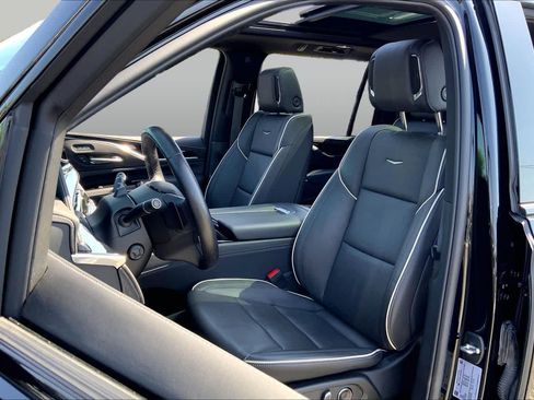 Used 2024 Cadillac Escalade ESV Sport w/ LPO, ONYX Package AWD/4WD image 9