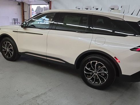 New 2026 Lincoln Nautilus Premier image 10