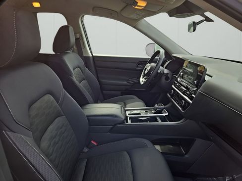 Used 2025 Nissan Pathfinder SV FWD image 19