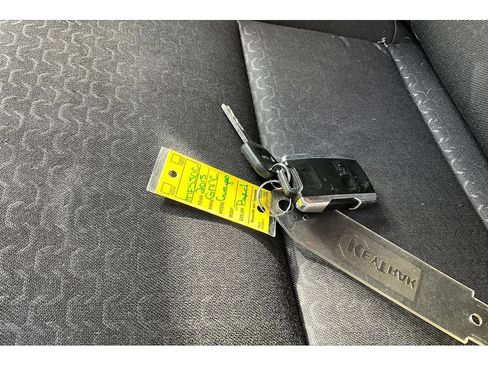 Used 2015 GMC Canyon SLE AWD/4WD image 13
