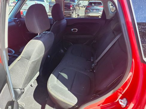 Used 2016 Kia Soul + image 15