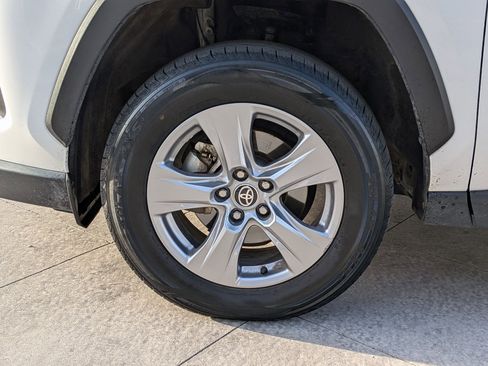 Used 2022 Toyota RAV4 XLE w/ Convenience Package image 12