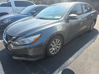 Used 2017 Nissan Altima 2.5 SL w/ Moonroof Package