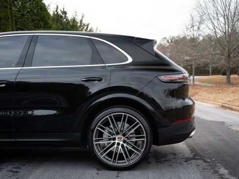 Used 2021 Porsche Cayenne Base image 10