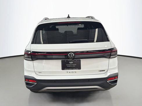 Used 2025 Volkswagen Taos SE AWD/4WD image 9
