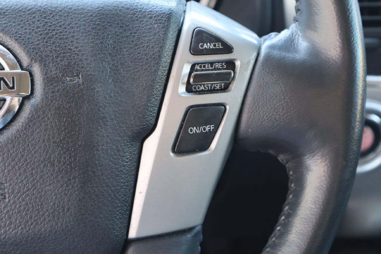 Used 2018 Nissan Titan SV w/ SV Convenience Package RWD image 12