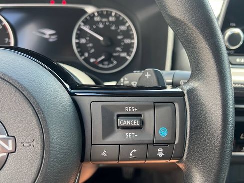 Used 2023 Nissan Rogue SV FWD image 27