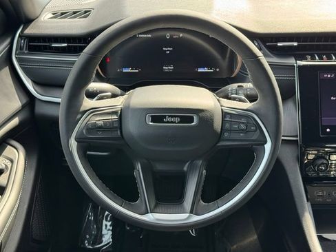Used 2025 Jeep Grand Cherokee Laredo X w/ Luxury Tech Group I AWD/4WD image 22