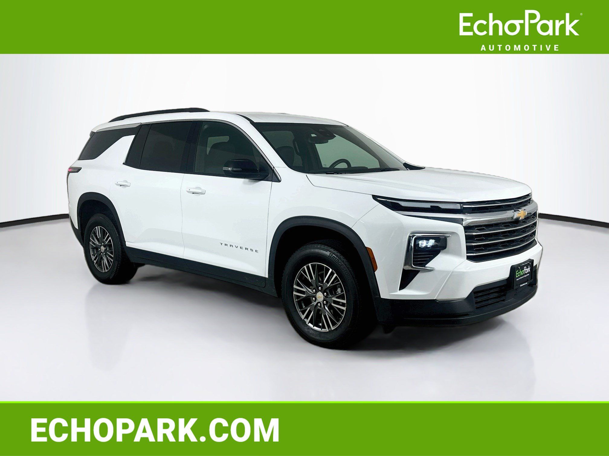 Used 2026 Chevrolet Traverse LT FWD image 1