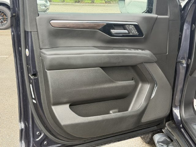 Used 2025 Chevrolet Tahoe Z71 AWD/4WD image 34