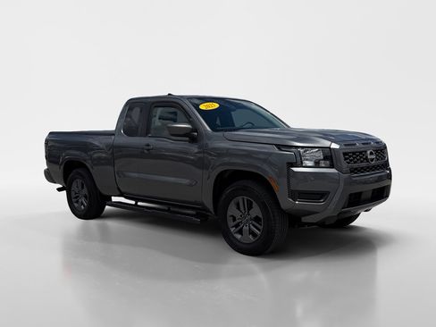 Used 2025 Nissan Frontier SV RWD image 7