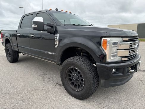 Used 2019 Ford F250 Platinum w/ Platinum Ultimate Package image 2