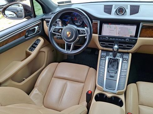 Used 2021 Porsche Macan w/ Premium Package Plus AWD/4WD image 14