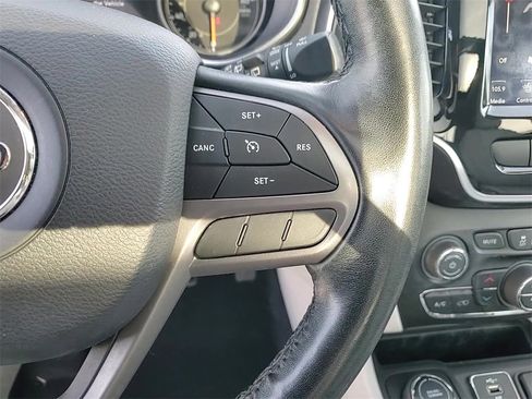 Used 2020 Jeep Cherokee Limited image 16