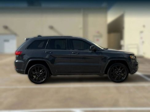 Used 2018 Jeep Grand Cherokee Altitude image 10