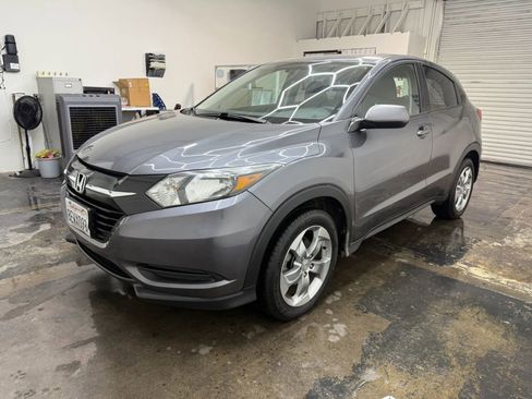 Used 2017 Honda HR-V LX image 5
