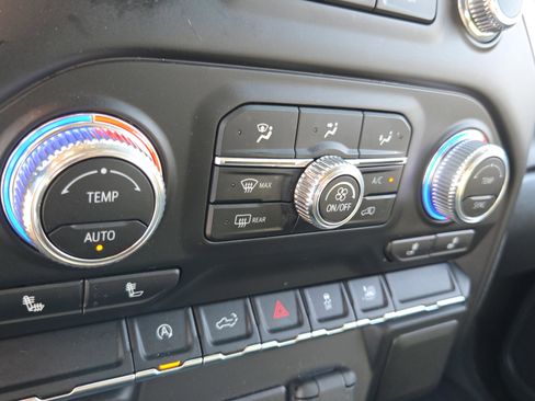 Used 2021 GMC Sierra 1500 SLE image 19