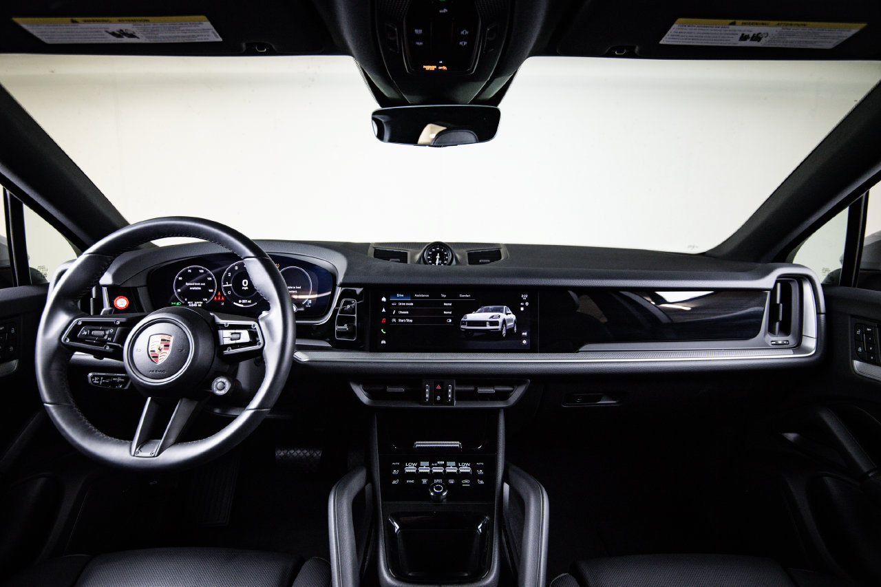 Certified 2026 Porsche Cayenne Coupe AWD/4WD image 25