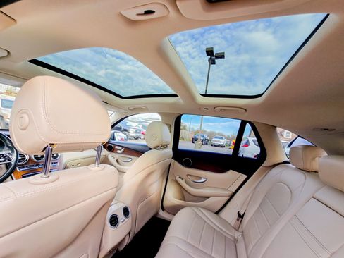 Used 2021 Mercedes-Benz GLC 300 4MATIC image 40