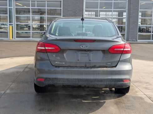 Used 2017 Ford Focus SE image 5