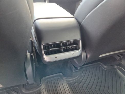Used 2021 Tesla Model Y 2WD image 8