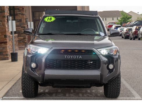 Used 2018 Toyota 4Runner SR5 AWD/4WD image 8