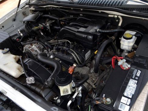 Used 2010 Ford Explorer XLT image 38