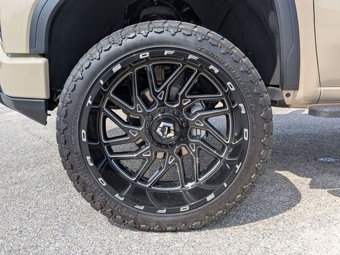 Used 2023 GMC Sierra 1500 AT4 w/ AT4 Premium Package AWD/4WD image 22