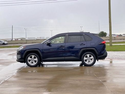 Used 2020 Toyota RAV4 XLE w/ Convenience Package AWD/4WD image 2