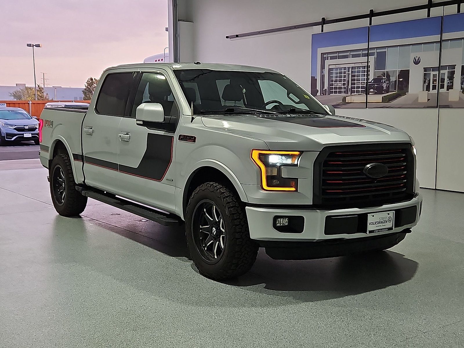 Used 2017 Ford F150 Lariat w/ Equipment Group 502A Luxury AWD/4WD image 2