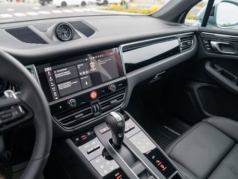 New 2026 Porsche Macan image 16