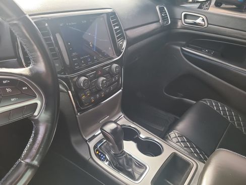 Used 2019 Jeep Grand Cherokee Laredo RWD image 23