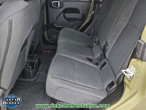 Used 2025 Jeep Gladiator Sport image 12