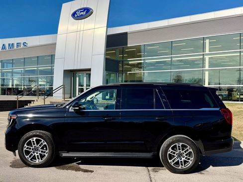 Used 2025 Ford Expedition Active image 3